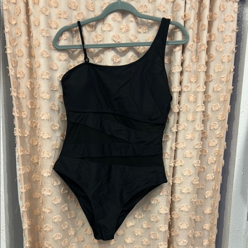 Black One-Shoulder Swimsuit